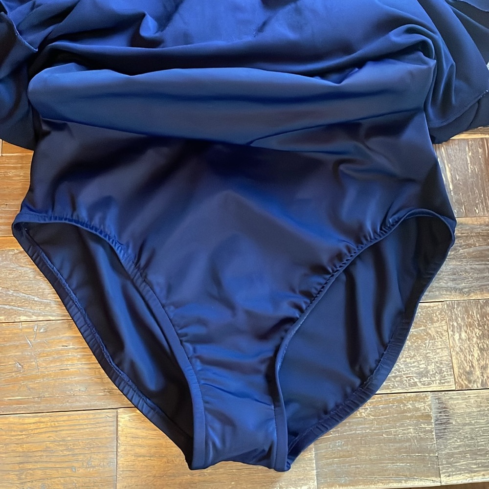 Miraclesuit Halter Square Cut Beverly One Piece Swimsuit🖤 - Picture 10 of 17